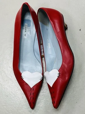 Annie “O” Size 37 euro (4 ) red white hearts pointy shoes kitten leather vintage - image 1 of 4