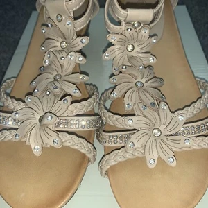 Top Or Shoes Womens Sandals Floral Diamante, Beige New - Picture 1 of 8