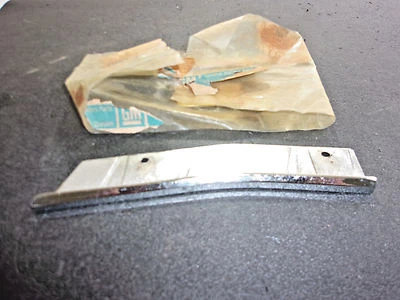 Rejilla Buick Century Regal 1981-1983 moldura nueva de stock cromada derecha 25505094-B441 Foto 1 de 2