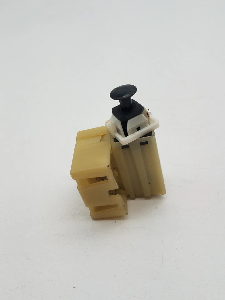 Sensor interruptor luz freno delantero izquierdo Chrysler 300 LX 2005-2010 usado Foto 1 de 4