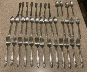 39 Pc 1847 Roger’s Bros FIRST LOVE Flatware Silverplate IS - Picture 1 of 3
