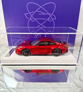 1/18 Ivy Merit Porsche 911 S/T (992) rojo metálico/negro número 9 de 15 - Imagen 1 de 11