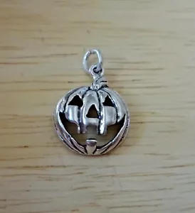 Dije Jack-O-Lantern de plata esterlina 17x14 mm Halloween 1/2 - Imagen 1 de 4