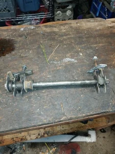 Suzuki GSX600R 1991 eje trasero con espaciadores ajustadores tuerca - Imagen 1 de 3