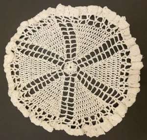 Vintage Handmade Crochet White Round Floral Pinwheel Circle Ruffled Lace Edge - Picture 1 of 8