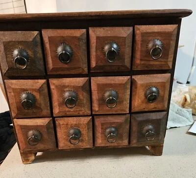 Boticario/especias/tetera gótico de madera artesanal vintage de 12 cajones   Foto 1 de 4
