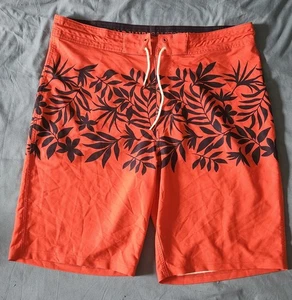 Old Navy California Swim Shorts Men's Size 36 Red Navy Floral Drawstring - Picture 1 of 9
