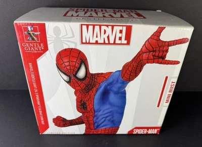 Spiderman Mini Busto Estatua Suave Gigante Original Rojo Azul Traje Edición Limitada Foto 1 de 4