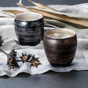 Arita Ware Touetsugama cepillo dorado y plateado par de tazas shochu en De Japón - Imagen 1 de 5