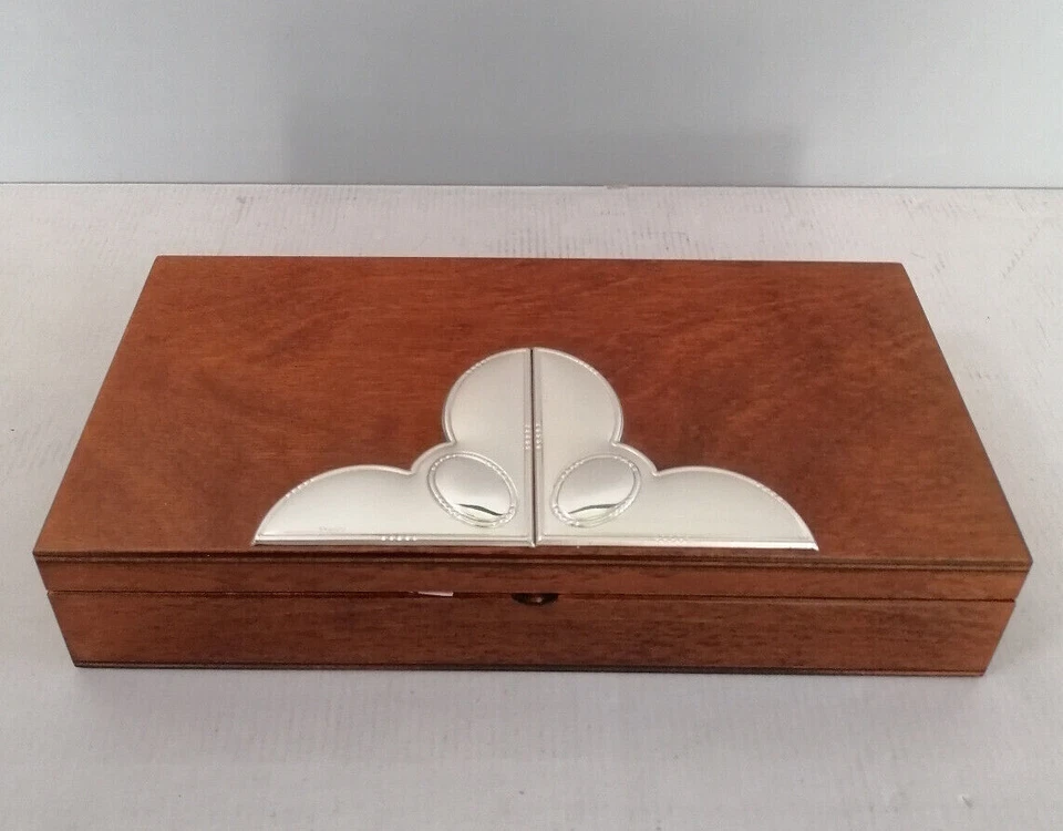 Cofanetto Poker in Argento e Legno, Fiches, Dadi e 2 Mazzi di Carte Ramino - Immagine 1 di 1