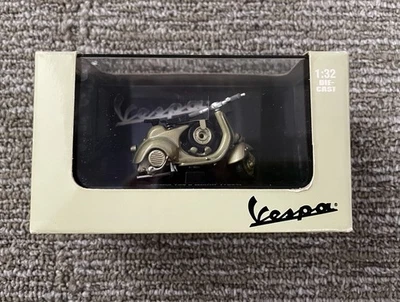 1952 Vespa 125 6 Giorni Scooter  New Ray 1:32 Scale - Image 1 of 3