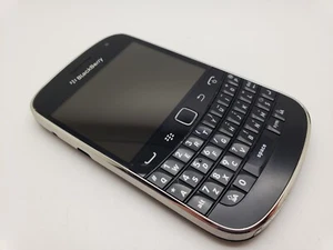 Smartphone BlackBerry Bold Touch 9900 3G QWERTY 5MP 8GB ottime condizioni SBLOCCATO - Foto 1 di 9
