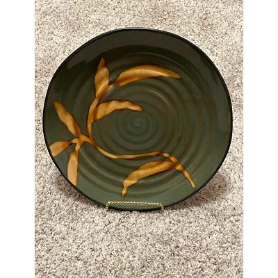 Plato de cena Pier 1 Dakara 6285681 cerámica verde con hojas de bambú amarillas y oxidadas Foto 1 de 3