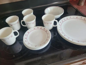 Vintage Corelle Burgundy Rose 6 Tassen, 6 Dessertteller, 6 Speiseteller 1 Schale - Bild 1 von 11