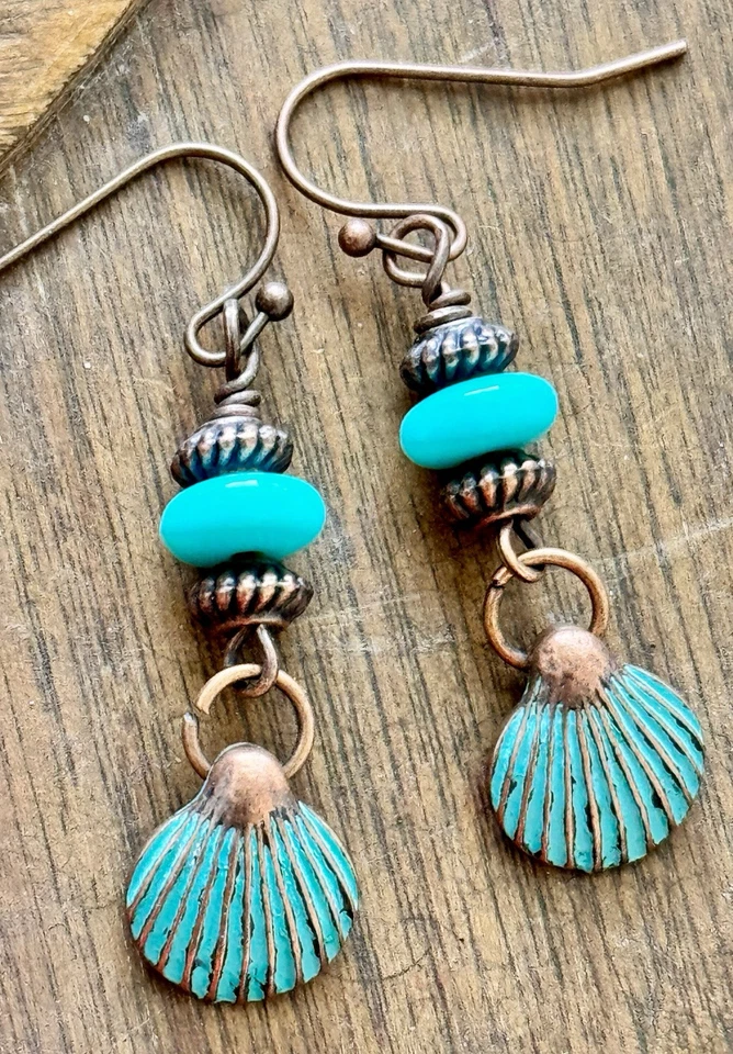 Copper and Blue Patina Seashell Earrings. Ocean. Beach. - Imagem 1 de 1