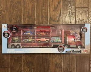 Disney Parks Cars Mack Hauler con 6 auto pressofuse luci e suoni! Nuovissimo! - Foto 1 di 5