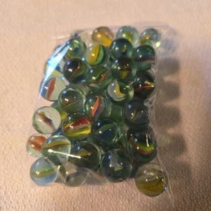 50 Stück mehrfarbige Katzenaugen Glas maschinell hergestellte Murmeln Vintage Retro  - Bild 1 von 2