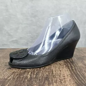 Tory Burch Sally 2 Peep Toe Cuñas Tacones 7 M Cuero Negro Logo Guijarro Diseñador - Imagen 1 de 13