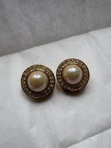 Christian Dior Vintage 1980s Round Pearl Crystal Clip Earrings Gold Finish - Picture 1 of 6