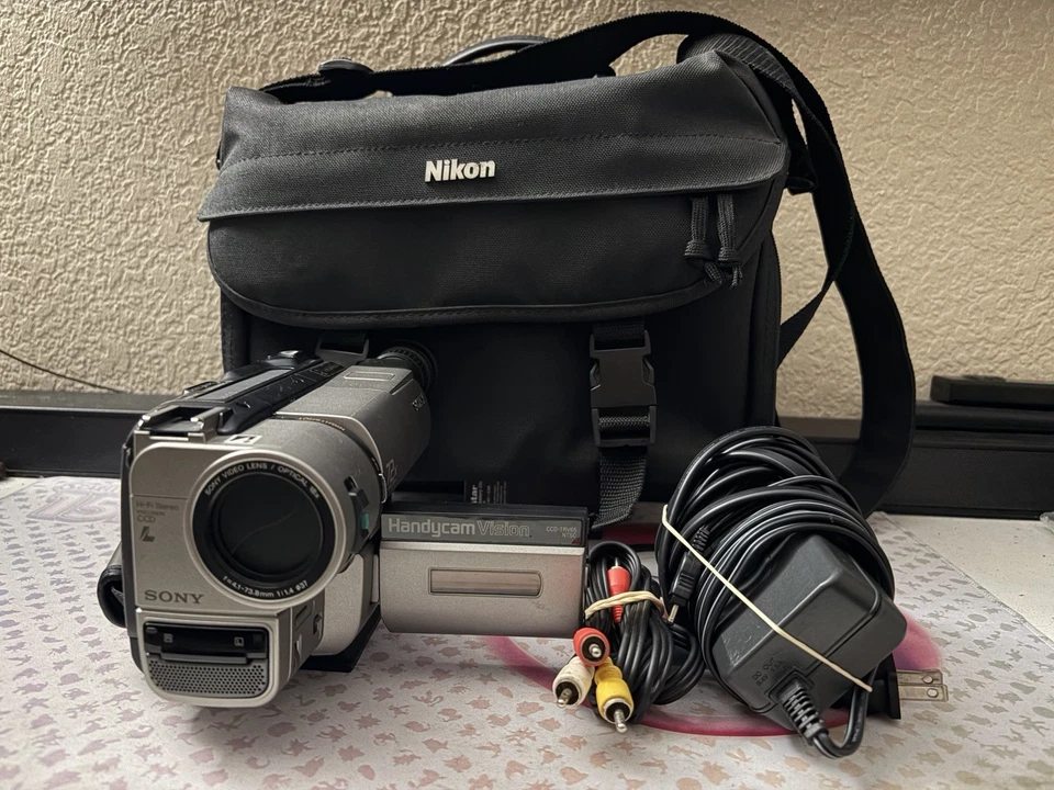 Sony Video Camera CCD-TRV65 Handycam 8mm Hi-8 Camcorder W/Night Vision and More - Image 1 of 4