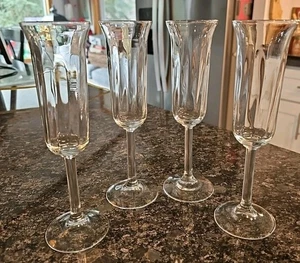 Juego de 4 flautas de champán Swirl Optic Clear 4 oz 8" de alto - Imagen 1 de 5