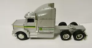 Semirremolque Ertl / Peterbilt / John Deere plateado escala 1/64 - Imagen 1 de 8