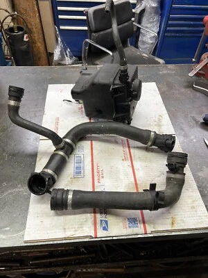 BMW X5 2005 4,8 IS mangueras de refrigerante del motor y tanque de extensión Foto 1 de 4