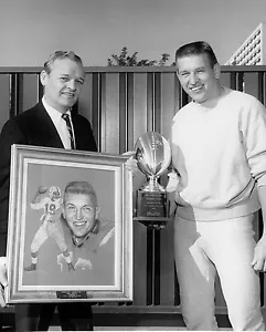 JOHNNY UNITAS WINS 1967 NFL PLAYER OF THE YEAR COLTS HALL OF FAME GREAT 8 x10 - Picture 1 of 1