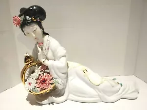 Geisha Porcelain Figurine Statue Basket Flowers Gold Trim AS IS - Picture 1 of 12
