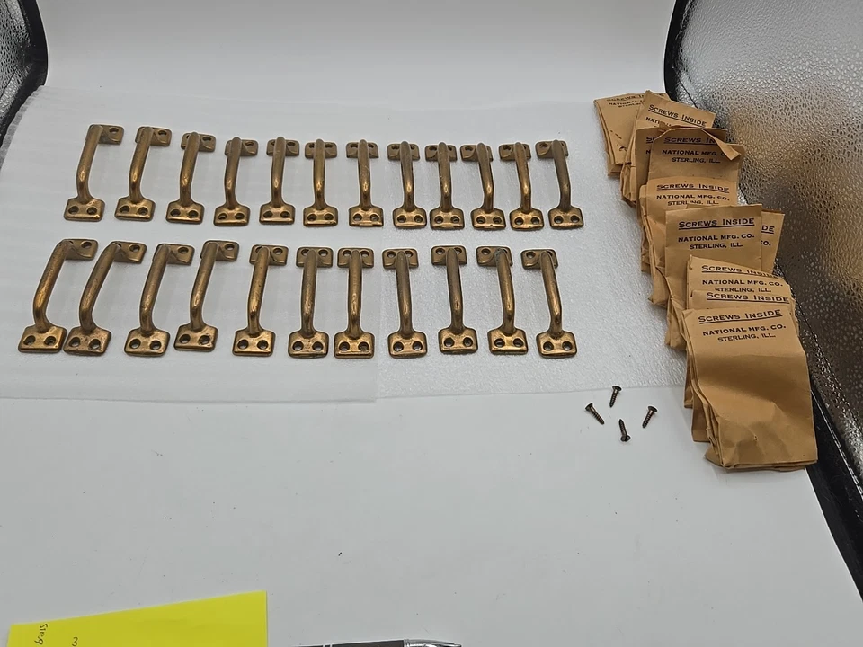Lote De Colección 23 Tiradores Para Cajones Gabinetes National Mfg Co 4" Latón Sólido Chapado Foto 1 de 4