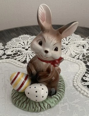 Goebel  Osterdekoration Hase mit  bunte Eier" - # Ca.9 ,5 Cm H - Bild 1 von 4