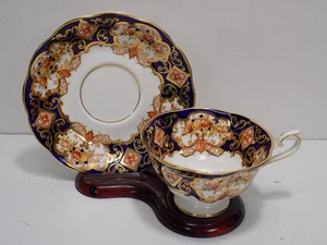 Royal Albert England Heirloom Bone China Tea Cup & Saucer Royal Crown Mark - Picture 1 of 8