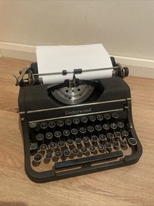 Vintage Underwood Universal typewriter working condition + Case No Keys - Picture 1 of 18
