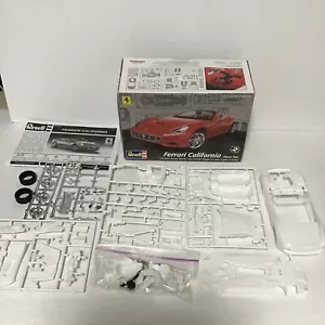 Revell, Ferrari California Open Top, Modello ricambi. Scala 1/24 - Foto 1 di 7
