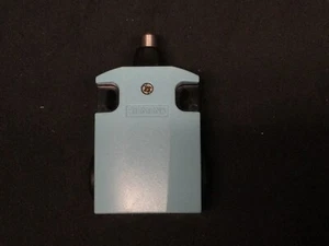 Siemens AG Limit Switch 3SE5122-0PC02 - Picture 1 of 7