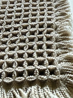 Tapete de banho waffle bege | Texturizado antiderrapante | 100% poliéster | NOVO | Pequeno 2’x1’4” - Imagem 1 de 4