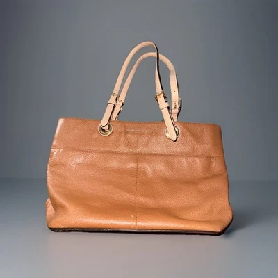 Bolso de Mano Michael Kors Bedford Bellota Cuero Guijarro Bolsillo Mediano Foto 1 de 4