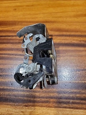 1992 Toyota 4Runner RH REAR door latch lock actuator oem P3629b115 - Image 1 of 3