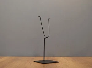 Soporte de exhibición de metal de 24" de alto "Y" para máscaras tribales y otros objetos de arte base 6x6 - Imagen 1 de 7