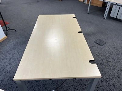 Neuwertiger Schreibtisch höhenverstellbar - Bild 1 von 4