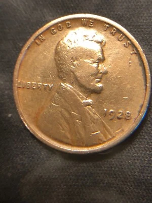 1928,lincoln wheat cent **HUGE thumb print on reverse,die cracks  - Image 1 of 4