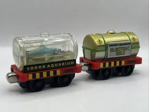 Thomas Take & Play Along treno pressofuso SODOR ACQUARIO AUTO SQUALI E ANGUILLE 2004 - Foto 1 di 5