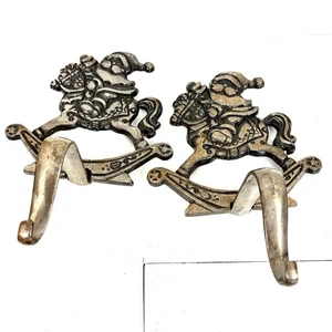 2 Guss Mantel Platz Strumpf Halter 4 Pfund (beide) schwer Weihnachtsmann auf Schaukelpferd - Bild 1 von 10