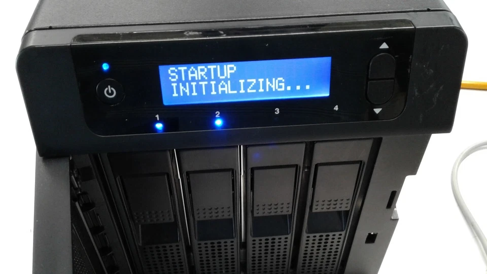 WD Sentinel DX4000 w/Four 2TB Drives Network Storage Server NAS Powers On Error - Image 1 of 4