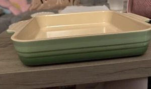 Rosmarin-Le Creuset 9" Quadratische Kasserolle Steinzeug Backform Neu mit Etikett 23 cm 1,5 Quart - Bild 1 von 3