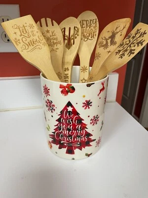 New & Unused Merry Christmas 6" Ceramic Pot & Six Wood Cooking Utensils NIB - Image 1 of 4
