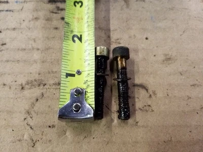 Pernos de montaje de cubierta de válvula | Se adapta a 92 93 94 95 96 97 98 99 Mercedes Benz 500SEL Foto 1 de 2