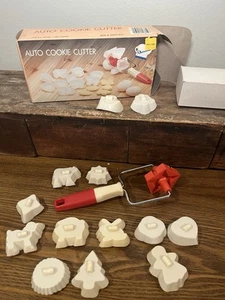 Kitchenettes Auto Cookie Cutter w/15 Cookie Molds 1985 Item No. 53819C - Picture 1 of 11