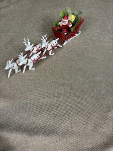 60er Jahre Kunststoff Blasform Weihnachtsmann beflockt Schlitten Rentier Tischplatte Weihnachten  - Bild 1 von 11