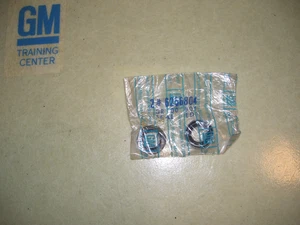 RARE NOS GM 6256804 Transmission Input Shaft Seal Retainer (2) - Bild 1 von 2